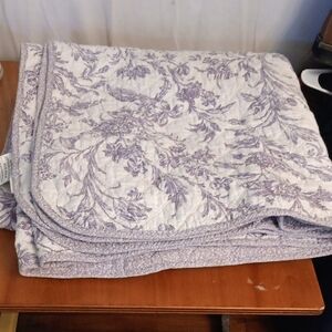 Laura Ashley Floral Purple and White Quilt Full/queen